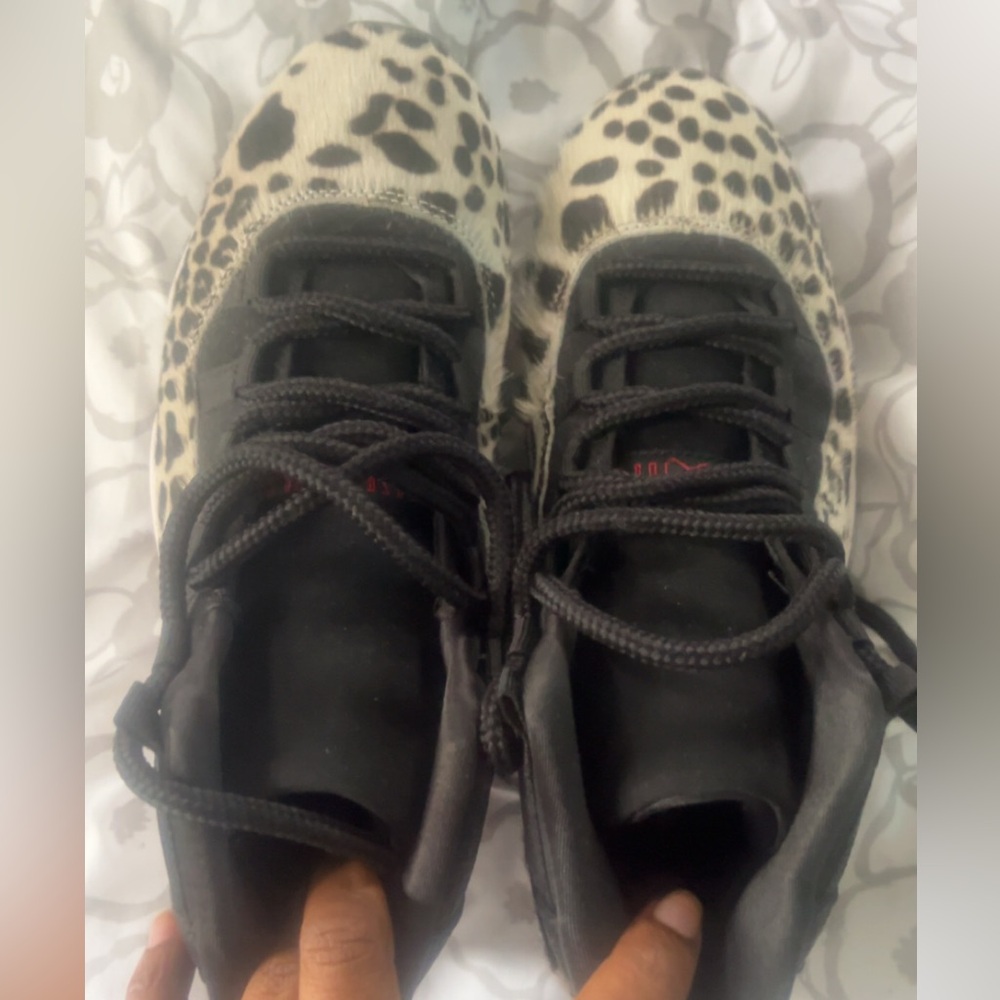 Jordan’s women 9 only worn once. Really good shape